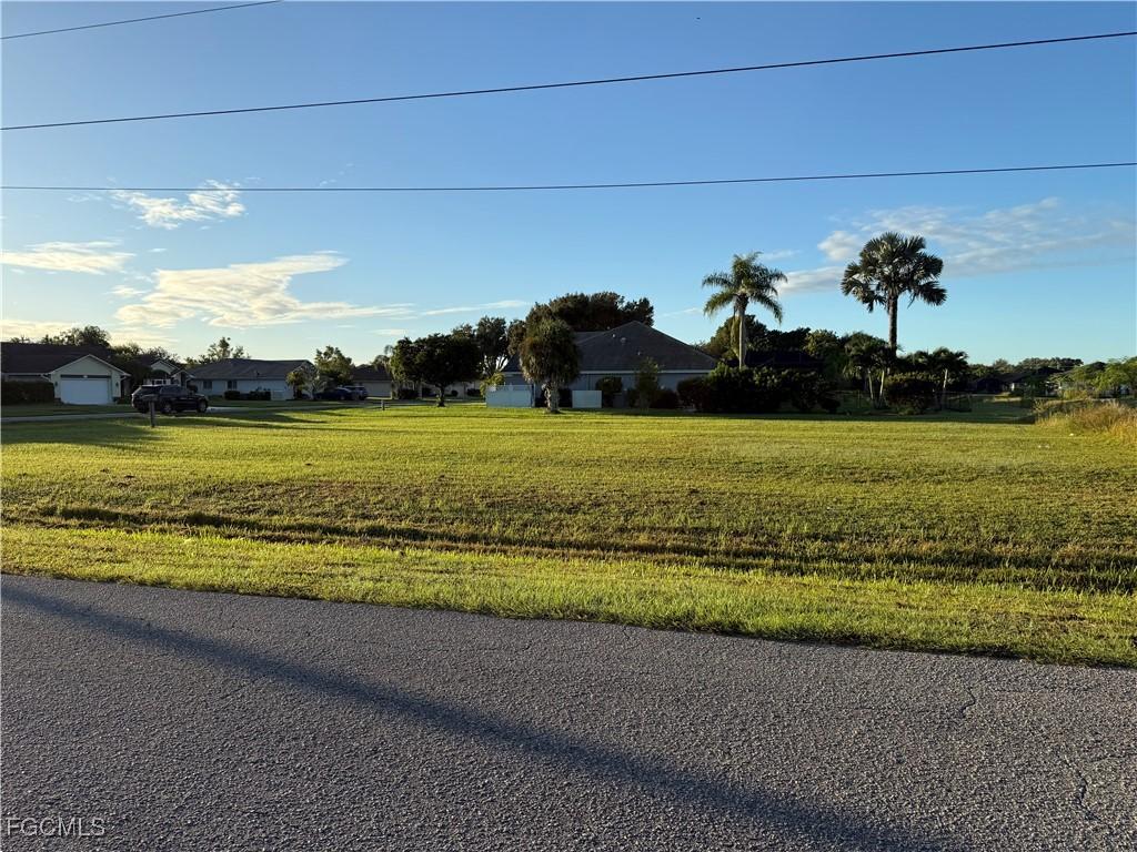 648 Kingsbury St., Lehigh Acres, FL 33974