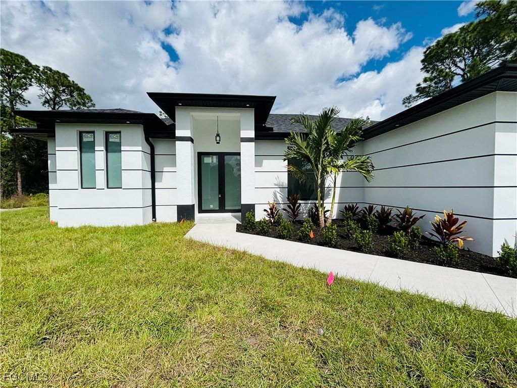 863 Haskell St., Lehigh Acres, FL 33974