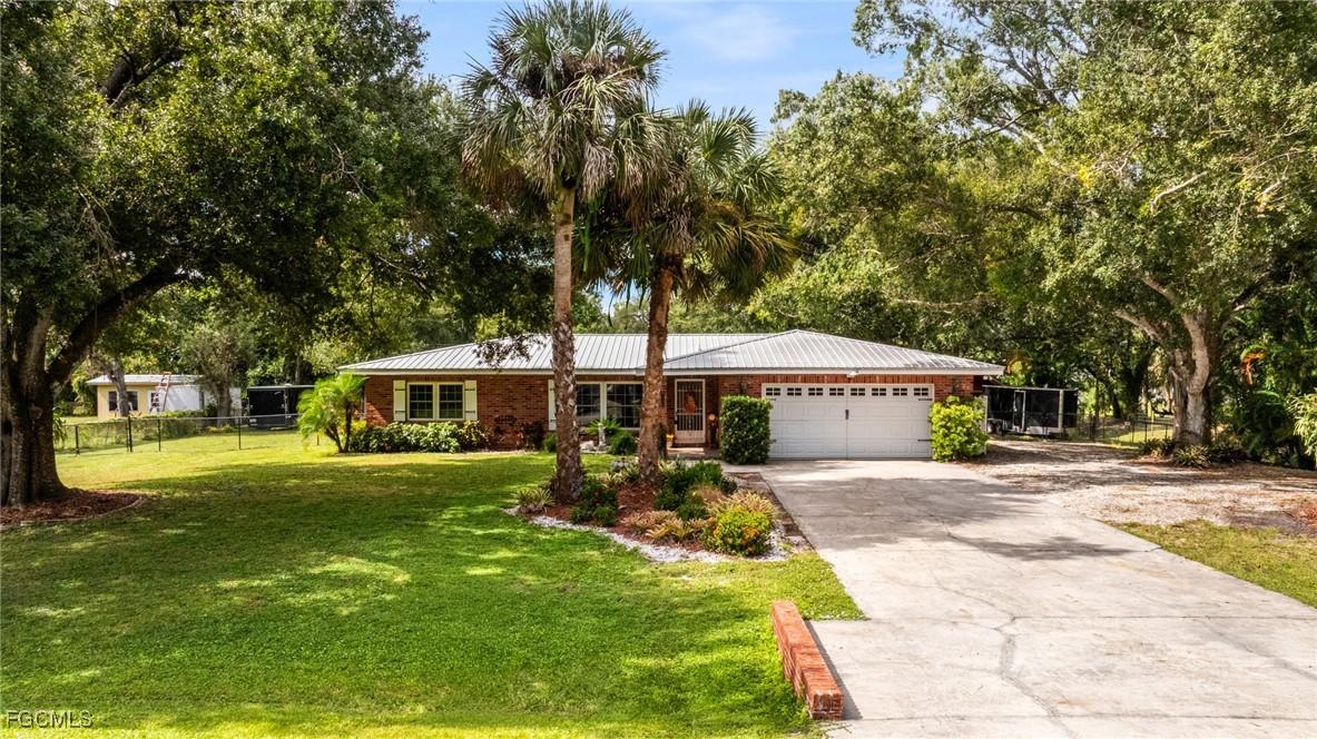 17371 Williamsburg Dr., North Fort Myers, FL 33917