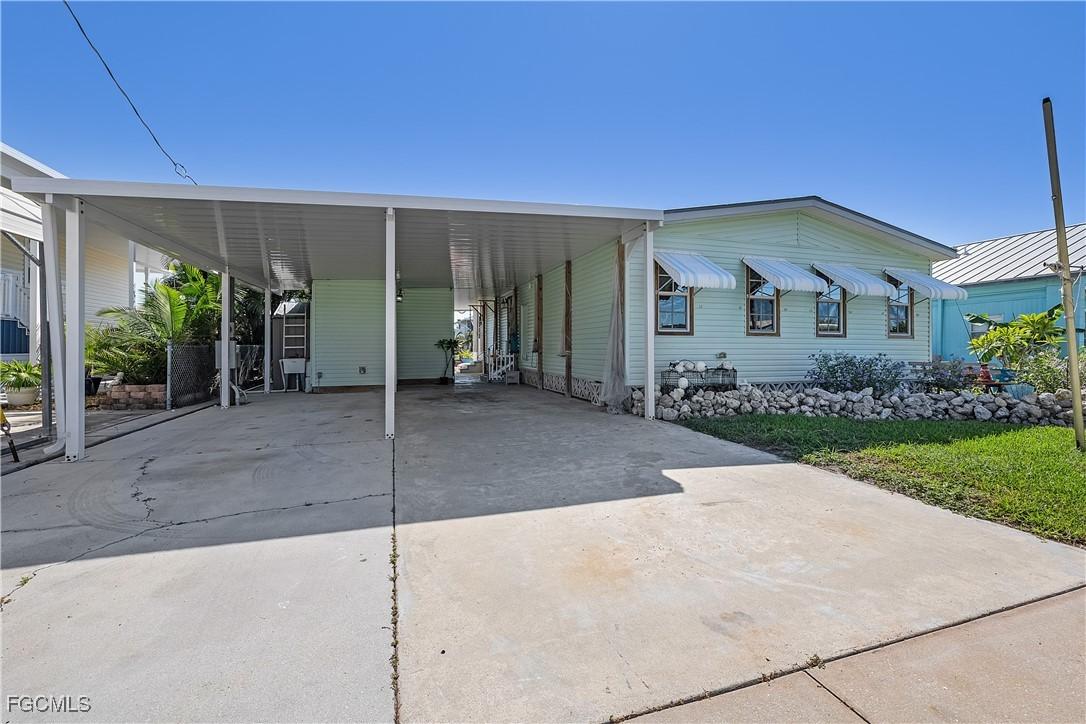 2592 York Rd., St James City, FL 33956