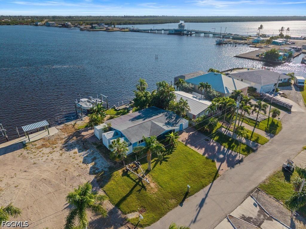 2504 Bayshore Dr., Matlacha, FL 33993