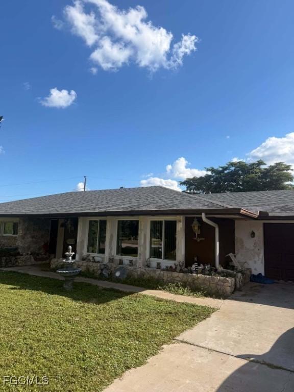 113 E Lake Dr., Lehigh Acres, FL 33936