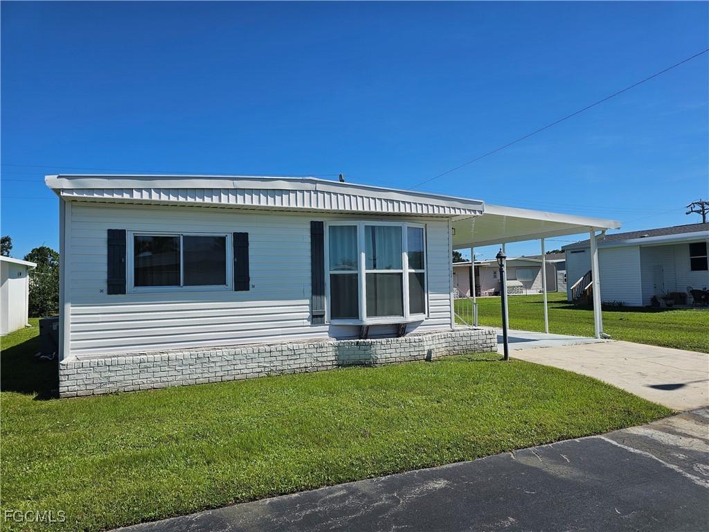 559 Winning Way, North Fort Myers, FL 33917