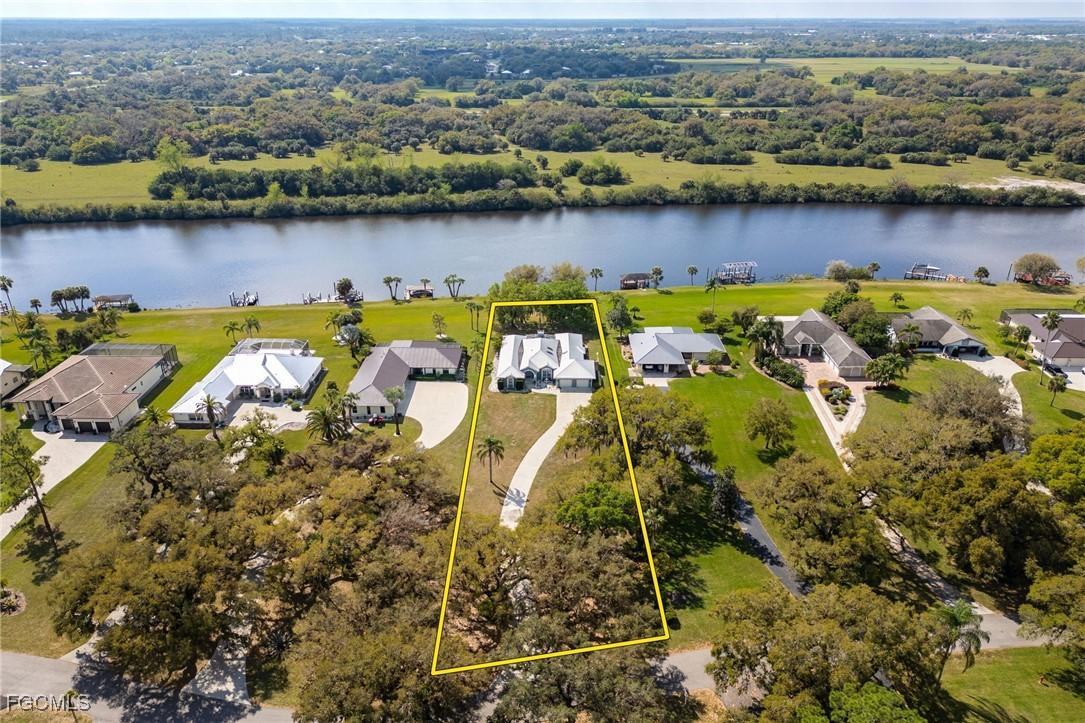 1261 Riverbend Dr., Labelle, FL 33935