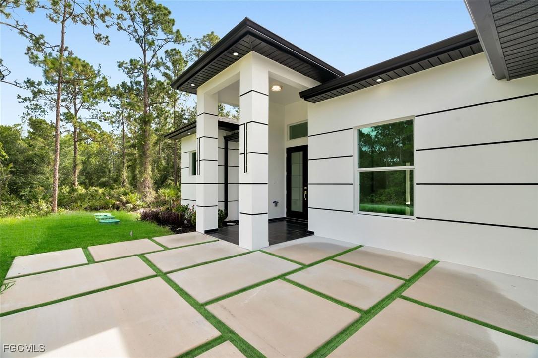 1021 Moore Ave., Lehigh Acres, FL 33972