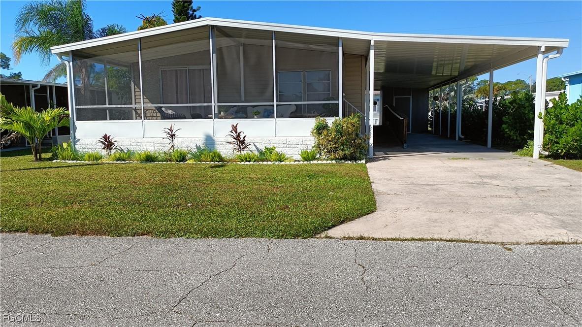 515 Blossom Ct., North Fort Myers, FL 33917