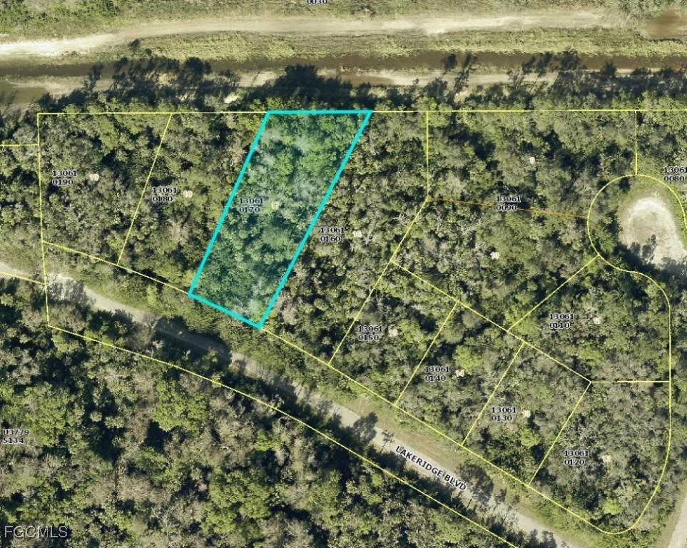 558 Lakeridge Blvd., Lehigh Acres, FL 33972