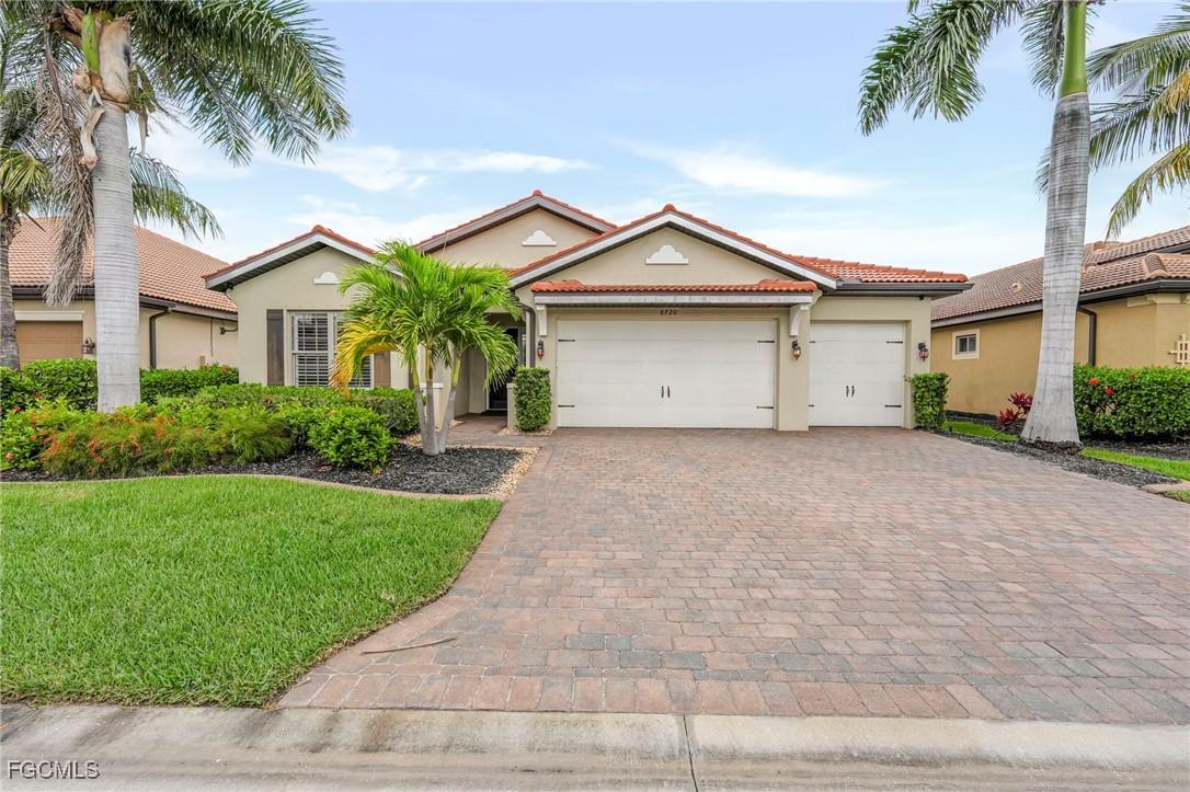 8720 Westwood Oaks Pl., Fort Myers, FL 33908