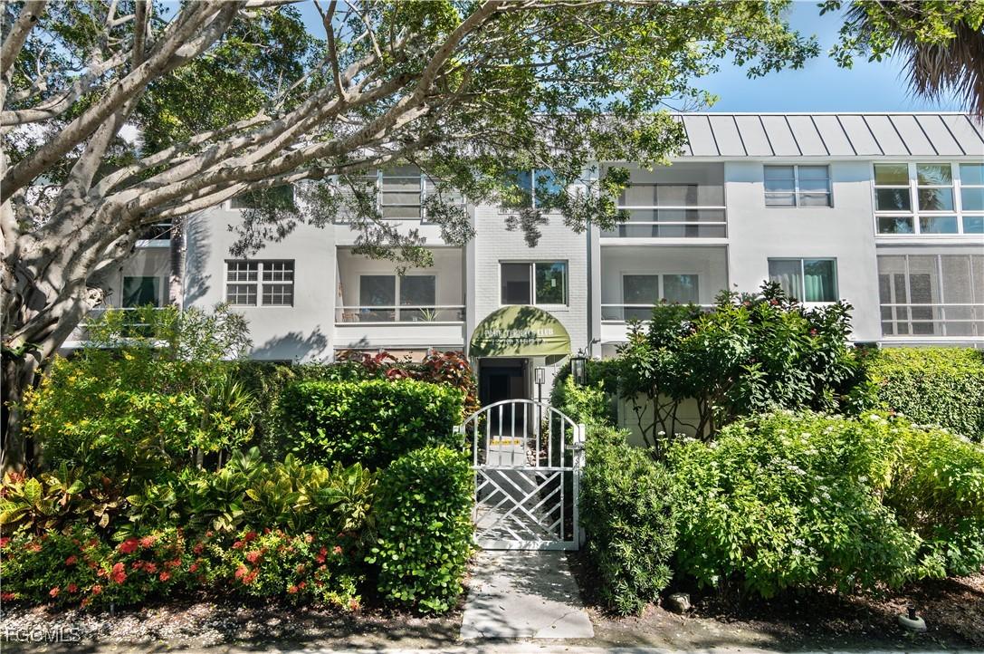 72 7th St. #206, Naples, FL 34102