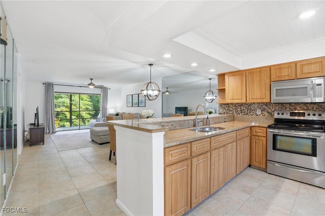 126 Pinebrook Dr., Fort Myers, FL 33907