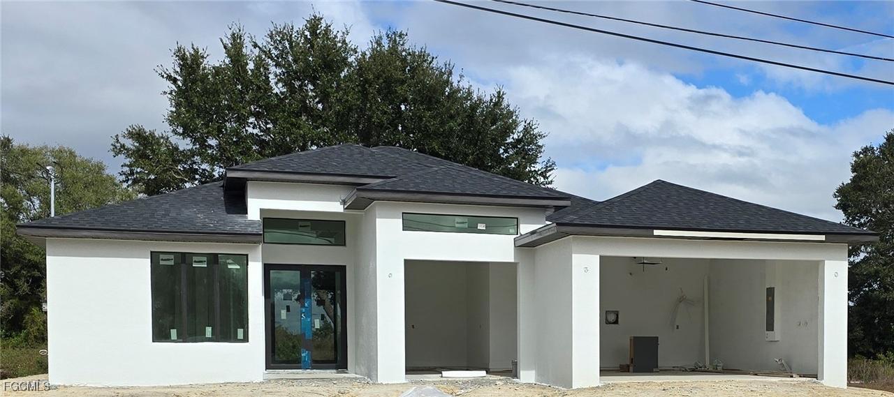 529 Theodore Vail St., Lehigh Acres, FL 33974