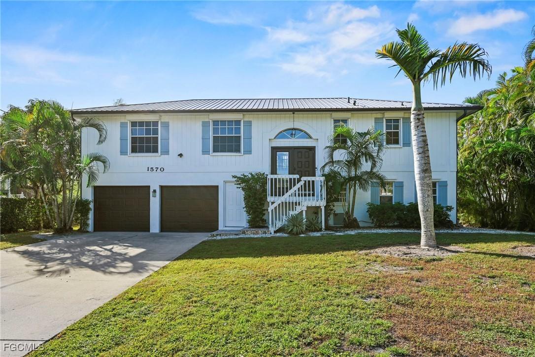 1570 Avion Pl., Naples, FL 34104