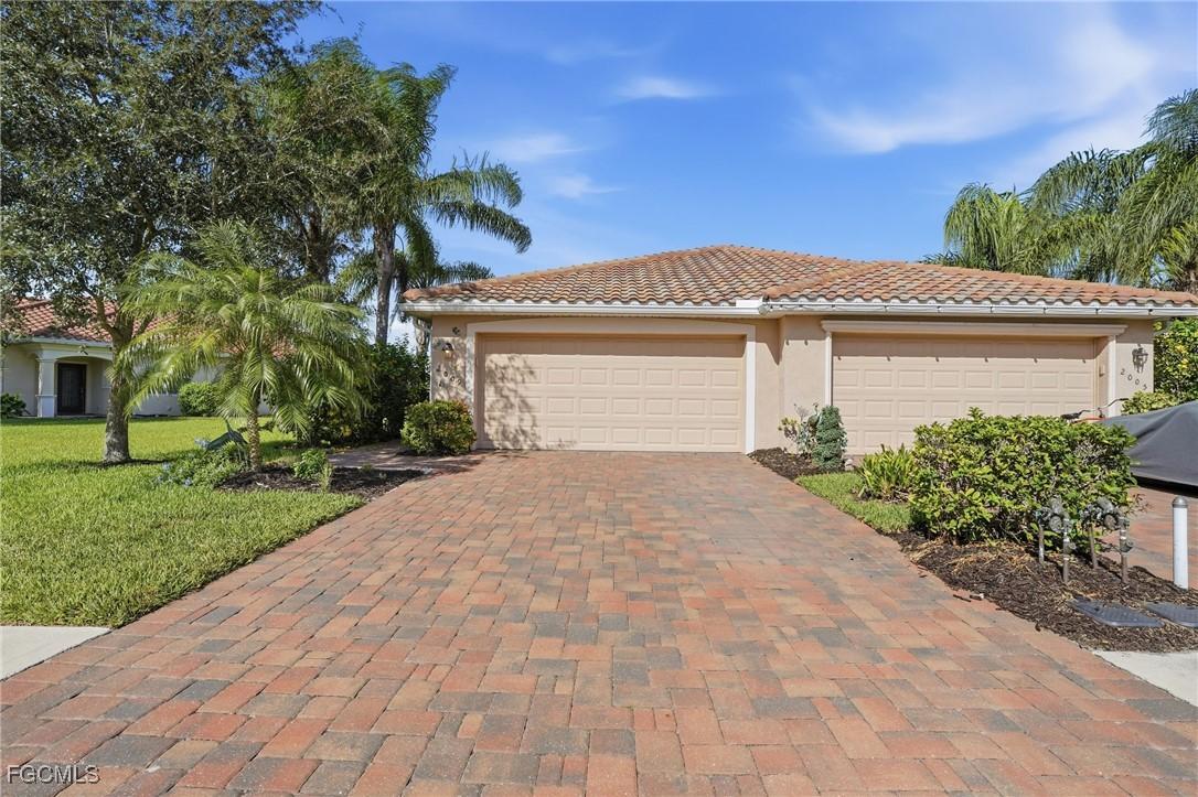2009 Tamarron Ln., Naples, FL 34120