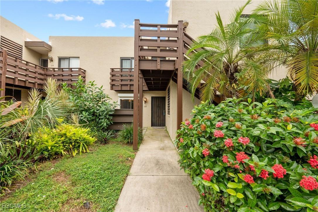 137 Pinebrook Dr., Fort Myers, FL 33907