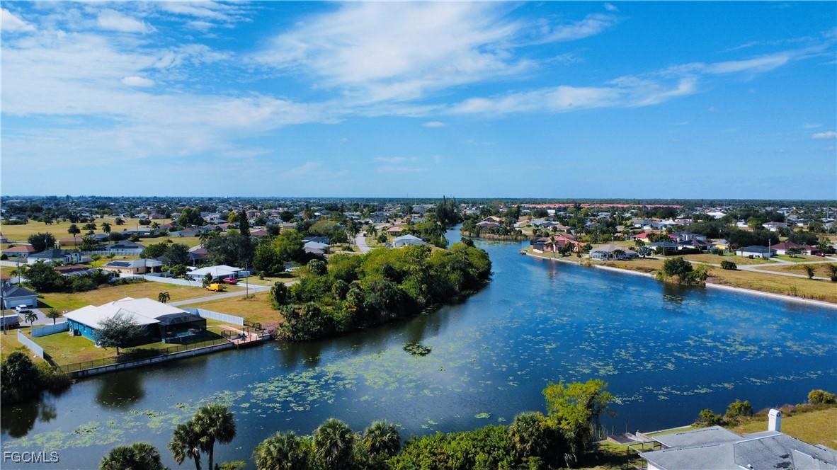 2002 NE 23rd Pl., Cape Coral, FL 33909
