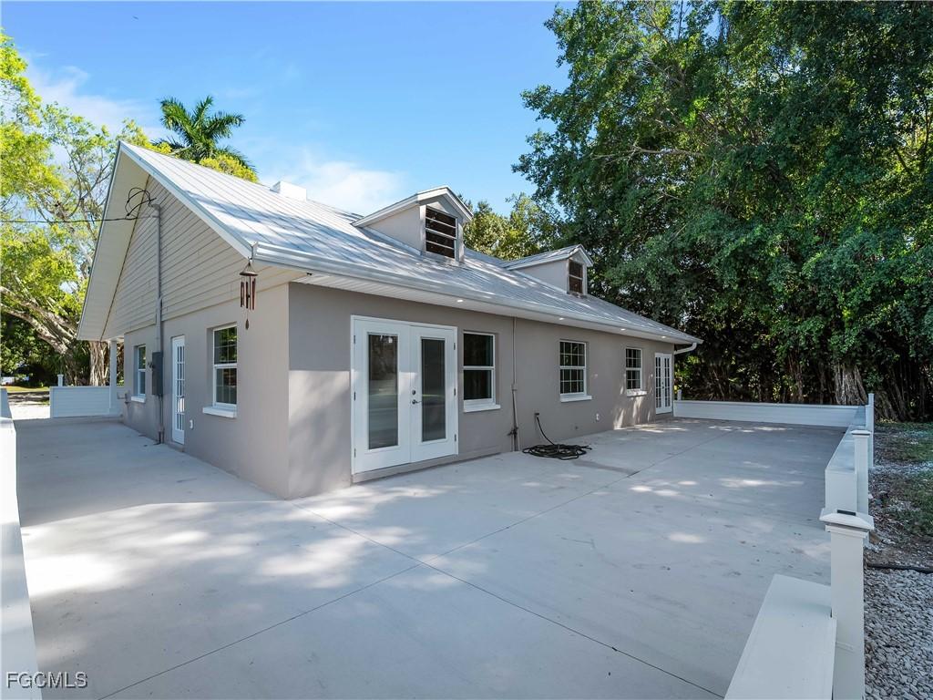 1313 Driftwood Dr., North Fort Myers, FL 33903