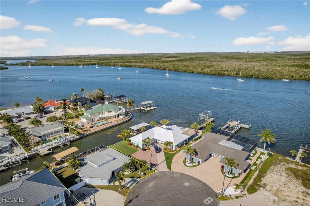 467 Madison Ct., Fort Myers Beach, FL 33931