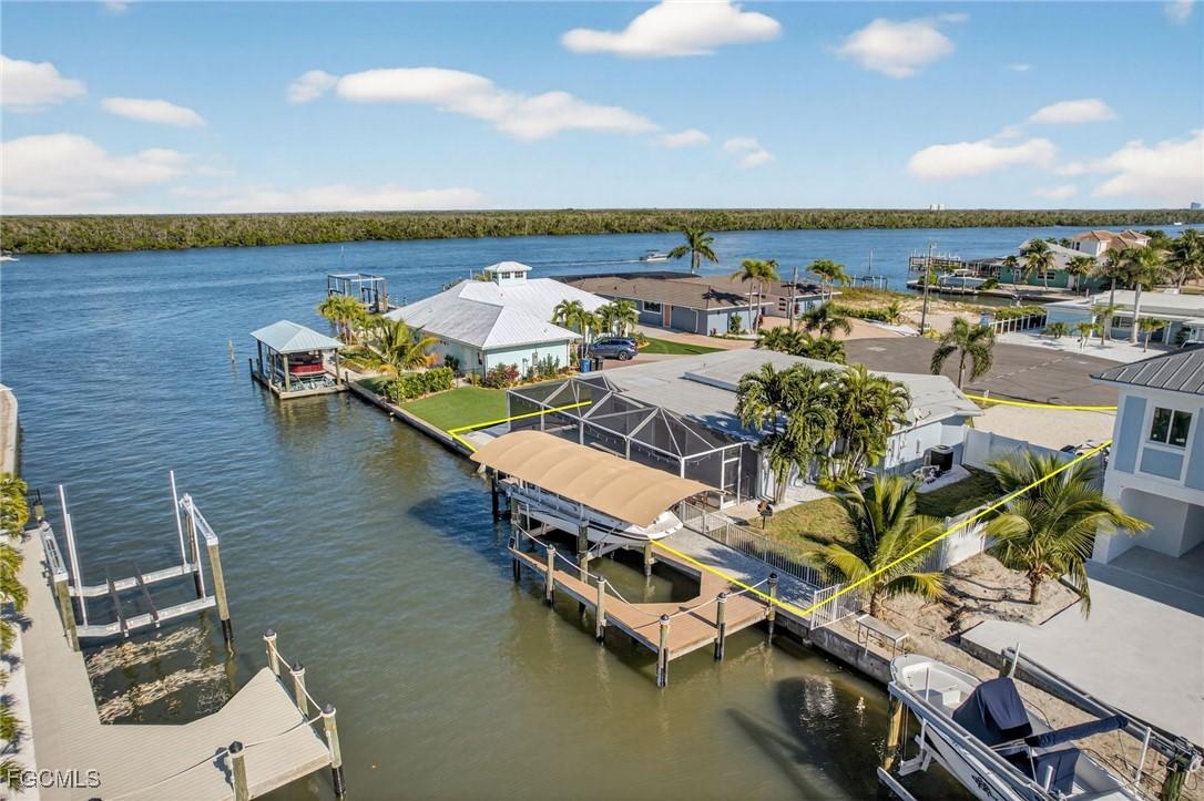 467 Madison Ct., Fort Myers Beach, FL 33931