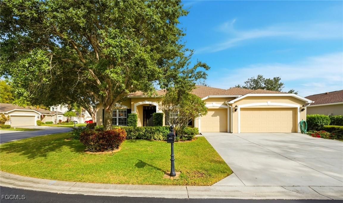 12757 Aston Oaks Dr., Fort Myers, FL 33912
