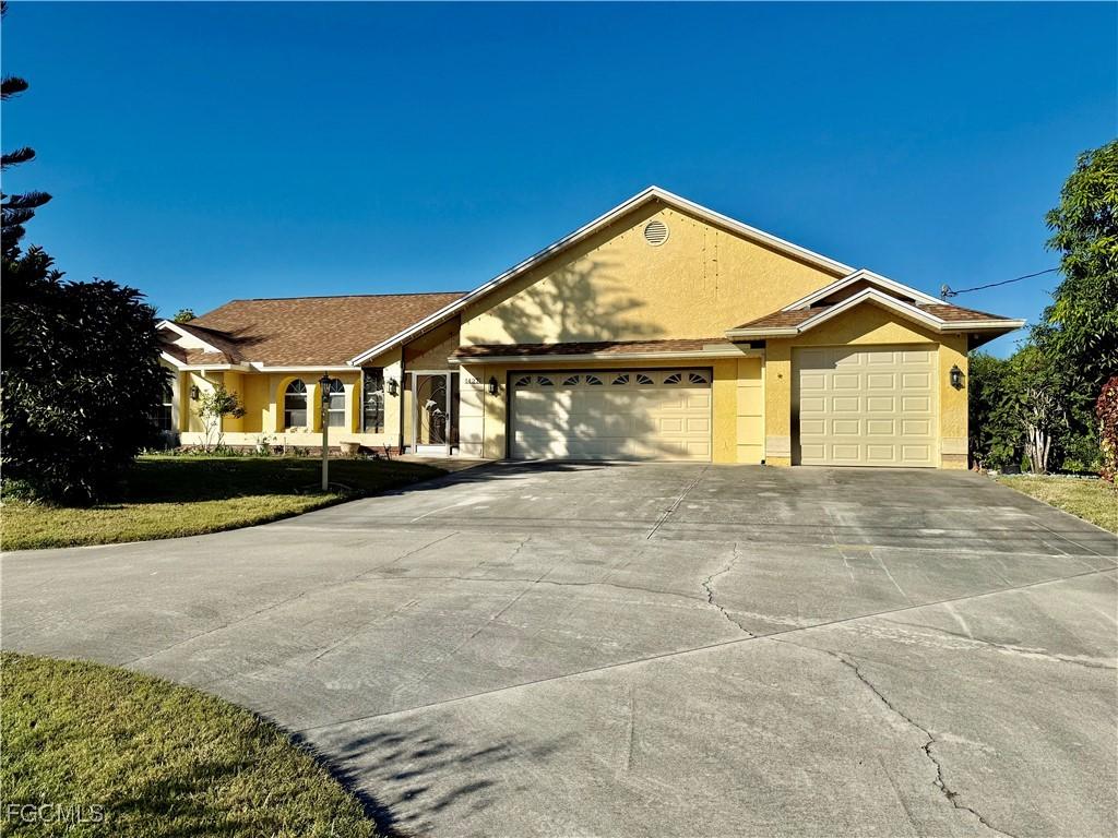 1427 Scenic St., Lehigh Acres, FL 33936