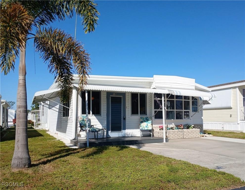 18 Fountain View Blvd., North Fort Myers, FL 33903