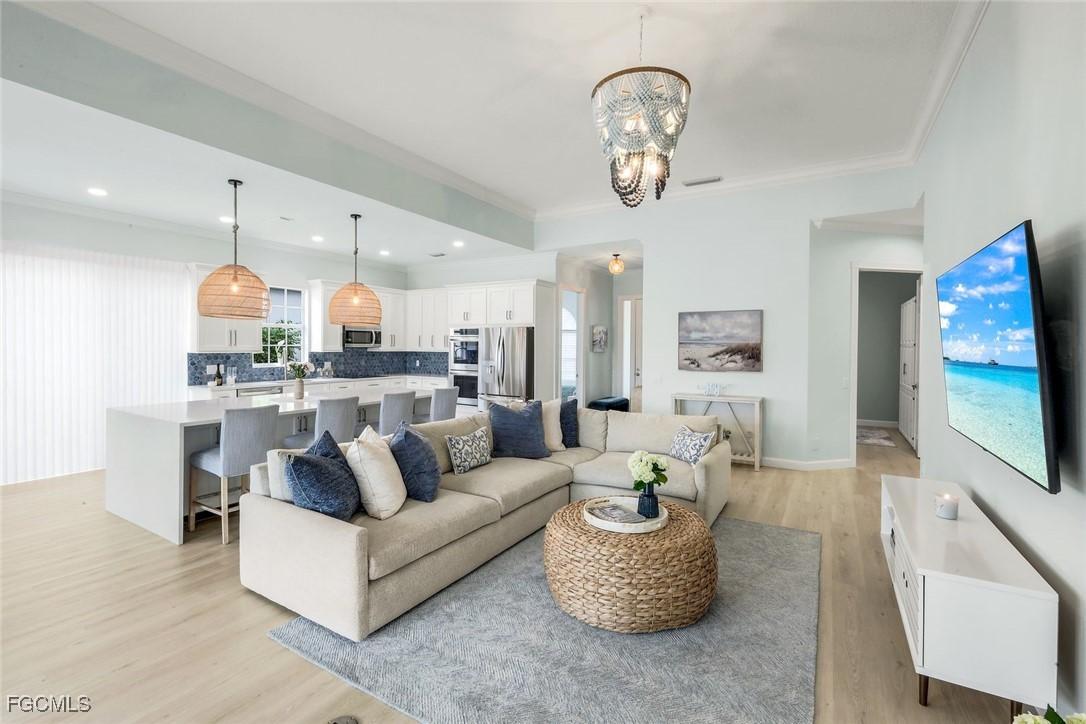 4453 Novato Ct., Naples, FL 34109