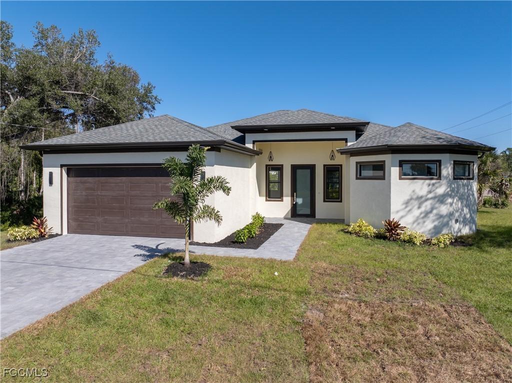 100 Zobora Cir., Fort Myers, FL 33913