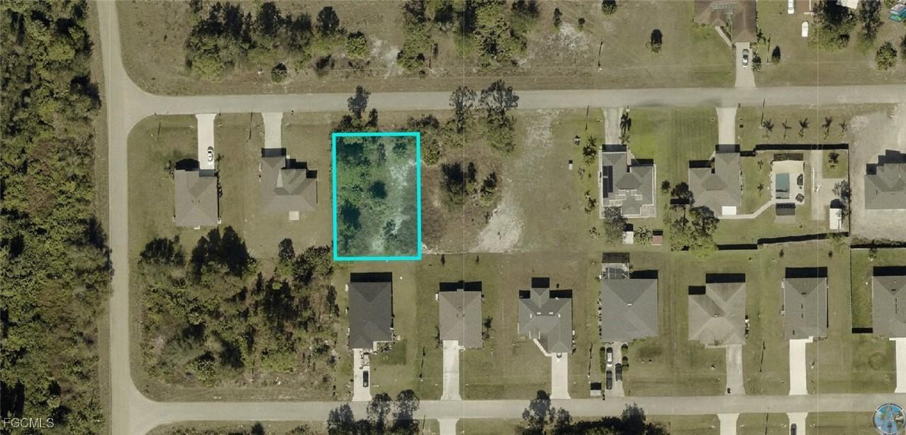 436 Rayneta St., Lehigh Acres, FL 33974