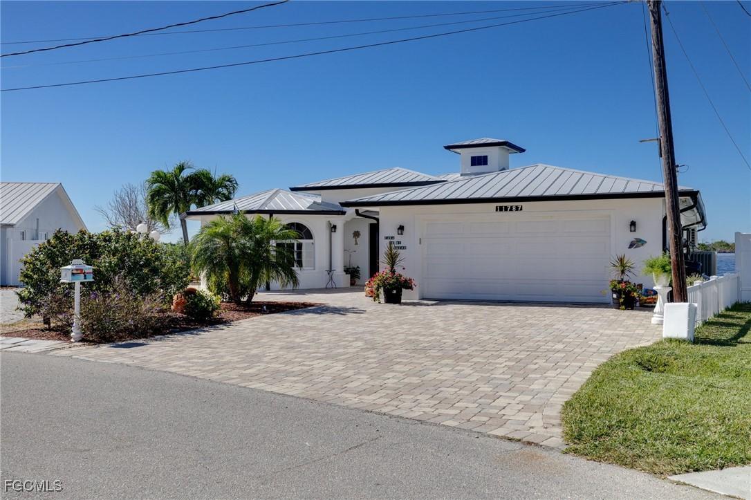 11787 Island Ave., Matlacha, FL 33993