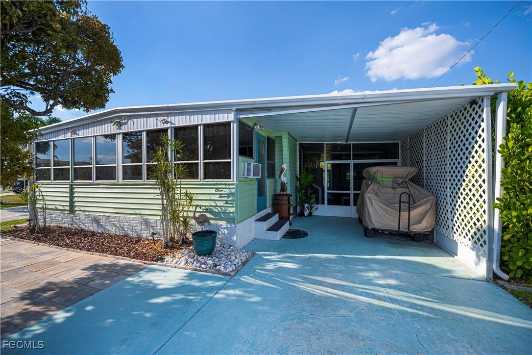 123 Conestoga Tr., North Fort Myers, FL 33917