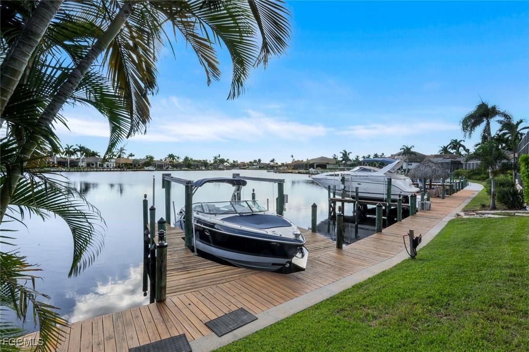 1812 Lagoon Ln., Cape Coral, FL 33914