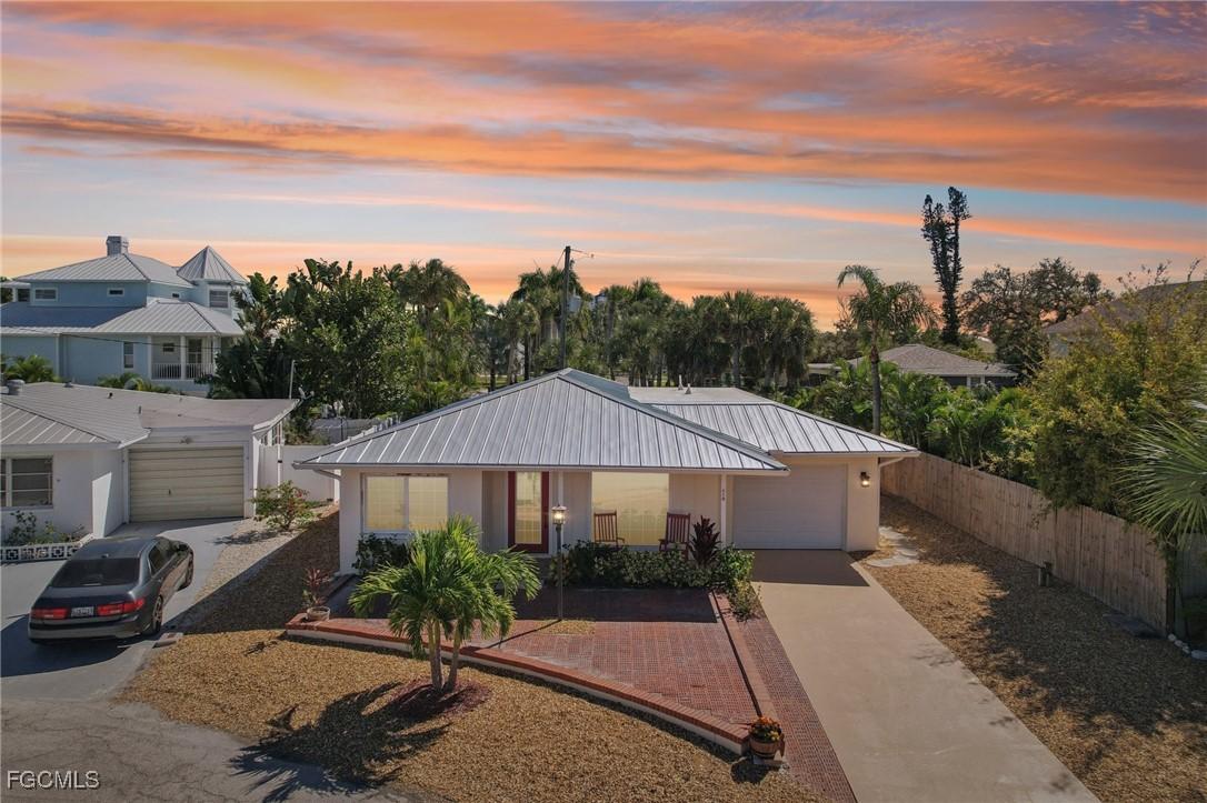 210 Hibiscus Dr., Fort Myers Beach, FL 33931