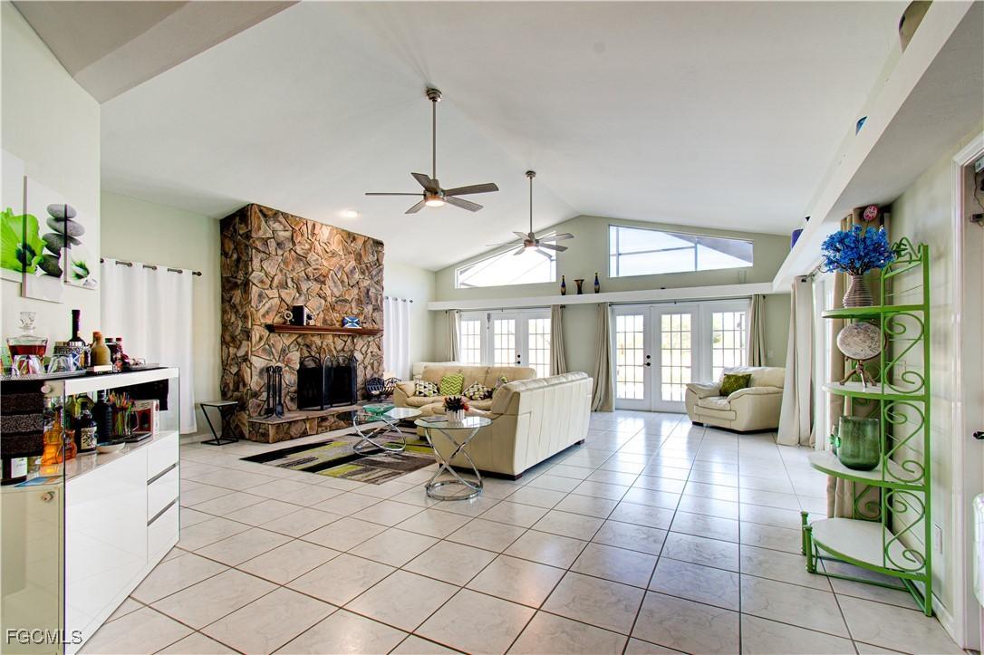 4332 Country Club Blvd., Cape Coral, FL 33904