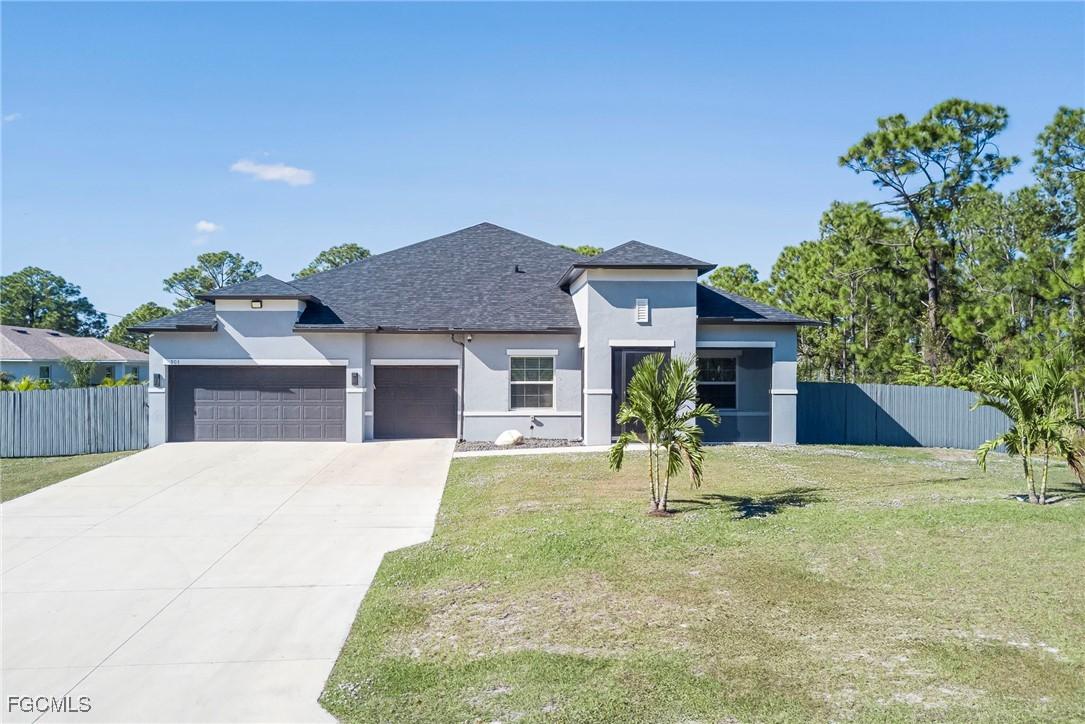 903 Pine Ave., Lehigh Acres, FL 33972