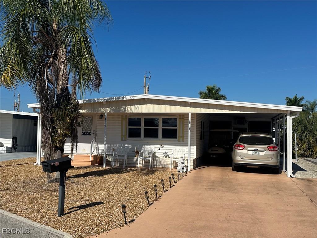 167 Chisholm Tr., North Fort Myers, FL 33917