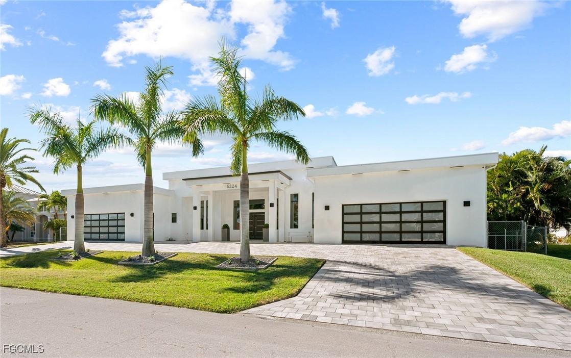 5324 Mayfair Ct., Cape Coral, FL 33904