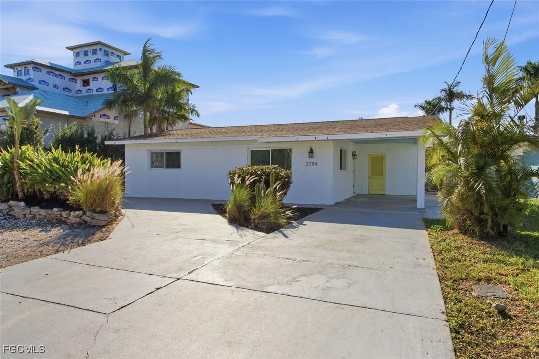 2754 Shoreview Dr., Naples, FL 34112