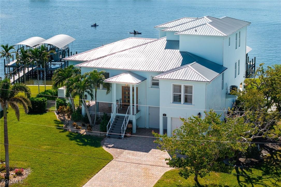 3807 San Carlos Dr., St James City, FL 33956