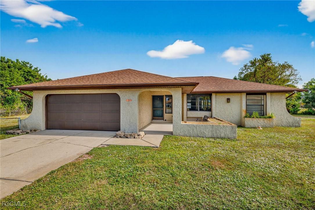 203 Tree Swallow Ct., Lehigh Acres, FL 33936