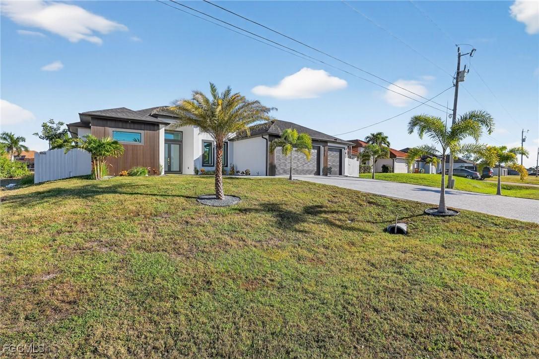 526 NE 5th Pl., Cape Coral, FL 33909