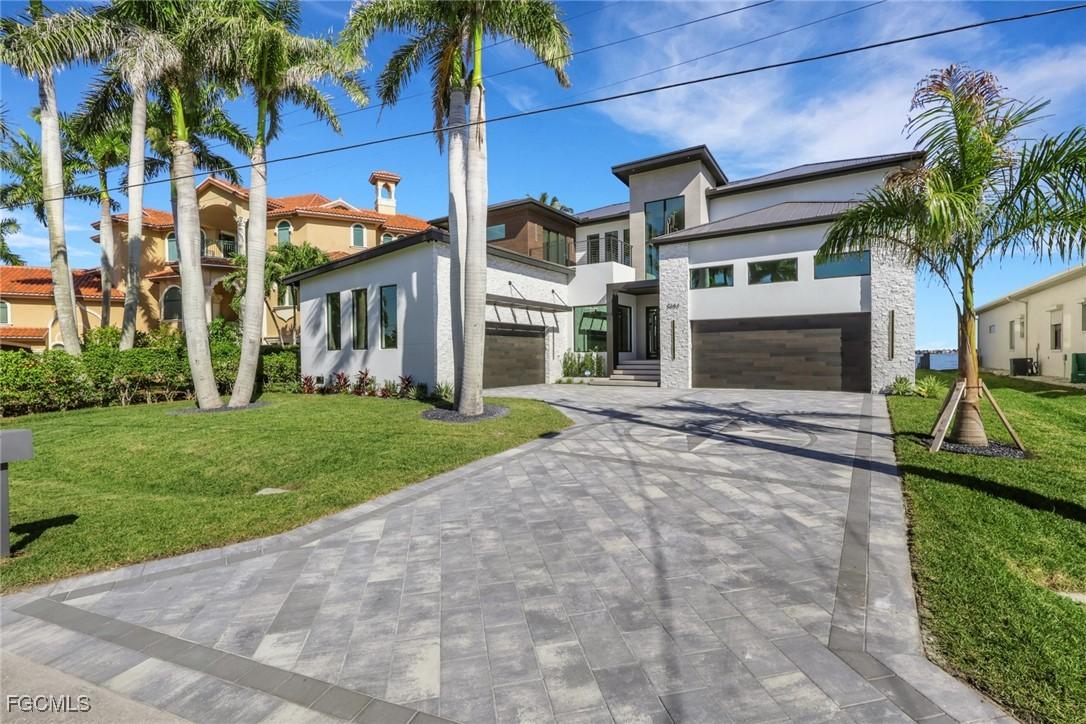 5653 Riverside Dr., Cape Coral, FL 33904