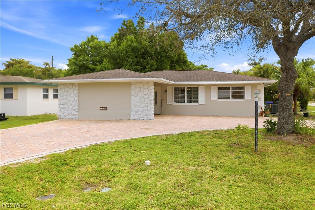 1736 Bonnie Ct., Fort Myers, FL 33901