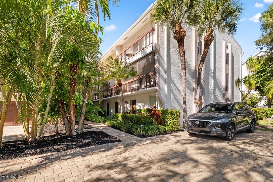 995 9th Ave. #5, Naples, FL 34102