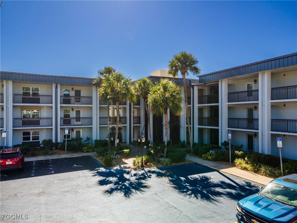 1740 Pine Valley Dr. #211, Fort Myers, FL 33907