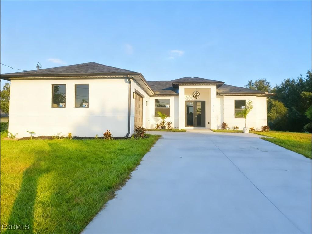 531 Chamonix Ave., Lehigh Acres, FL 33974