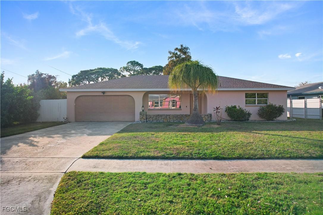 5948 Sonnet Ct., North Fort Myers, FL 33903