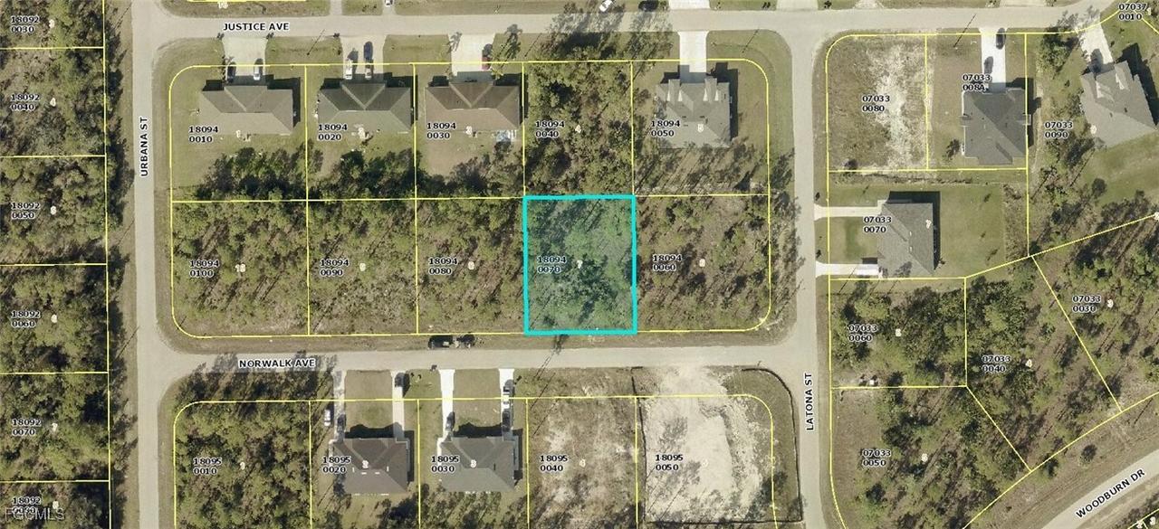 306 Norwalk Ave., Lehigh Acres, FL 33972