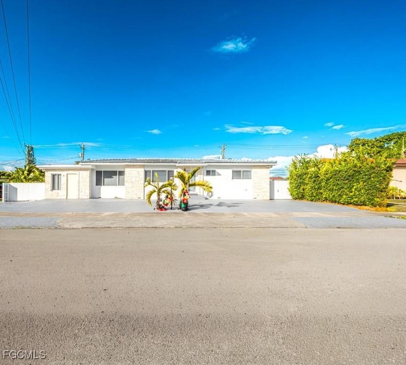 9365 Sw 44th St, Miami, FL 33165