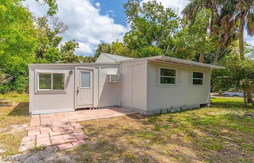 215 Delray Ave., Fort Myers, FL 33905
