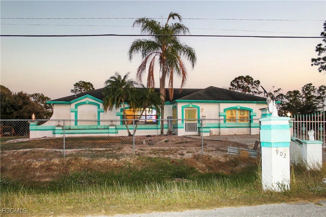 902 Clayton Ave., Lehigh Acres, FL 33972